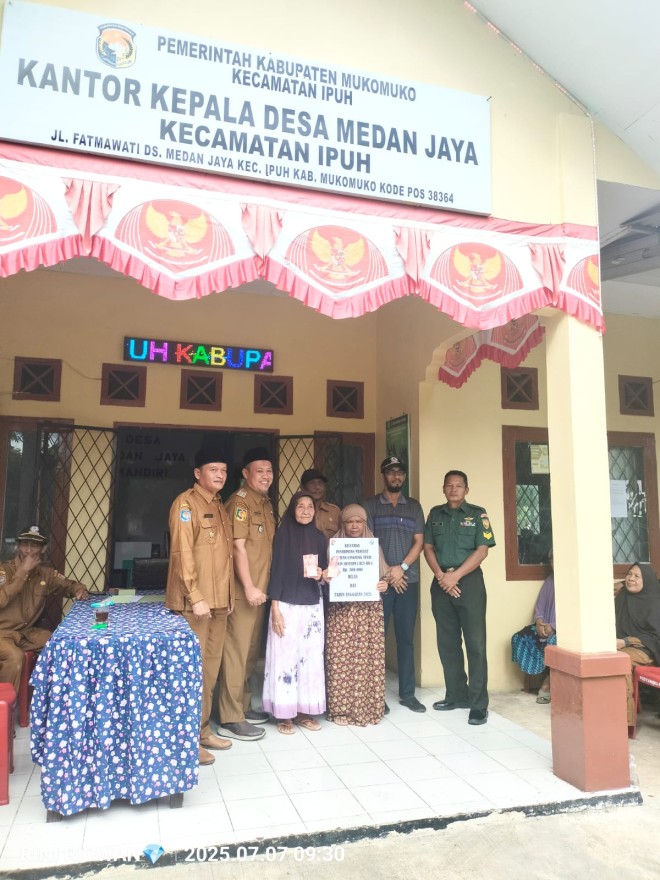 Penyaluran BLT Dana Desa Bulan Juli 2025 di Desa Medan Jaya: Camat Ipuh Himbau Pemanfaatan Dana Secara Tepat Sasaran