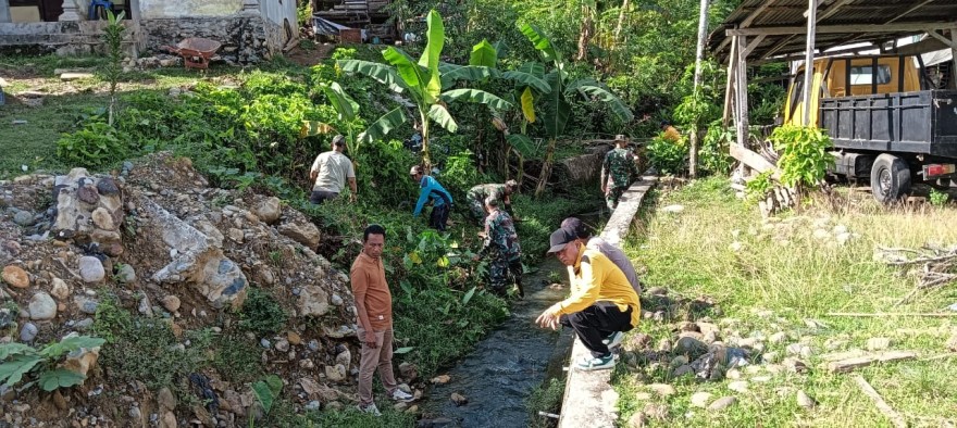 Gotong Royong Jumat Bersih di Desa Medan Jaya, Sinergi TNI dan Masyarakat Sambut HUT TNI ke 80